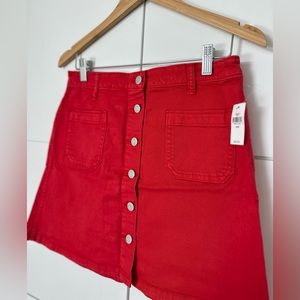 GAP size 6/28- RED denim skirt (buttons) with two front pockets -NWT